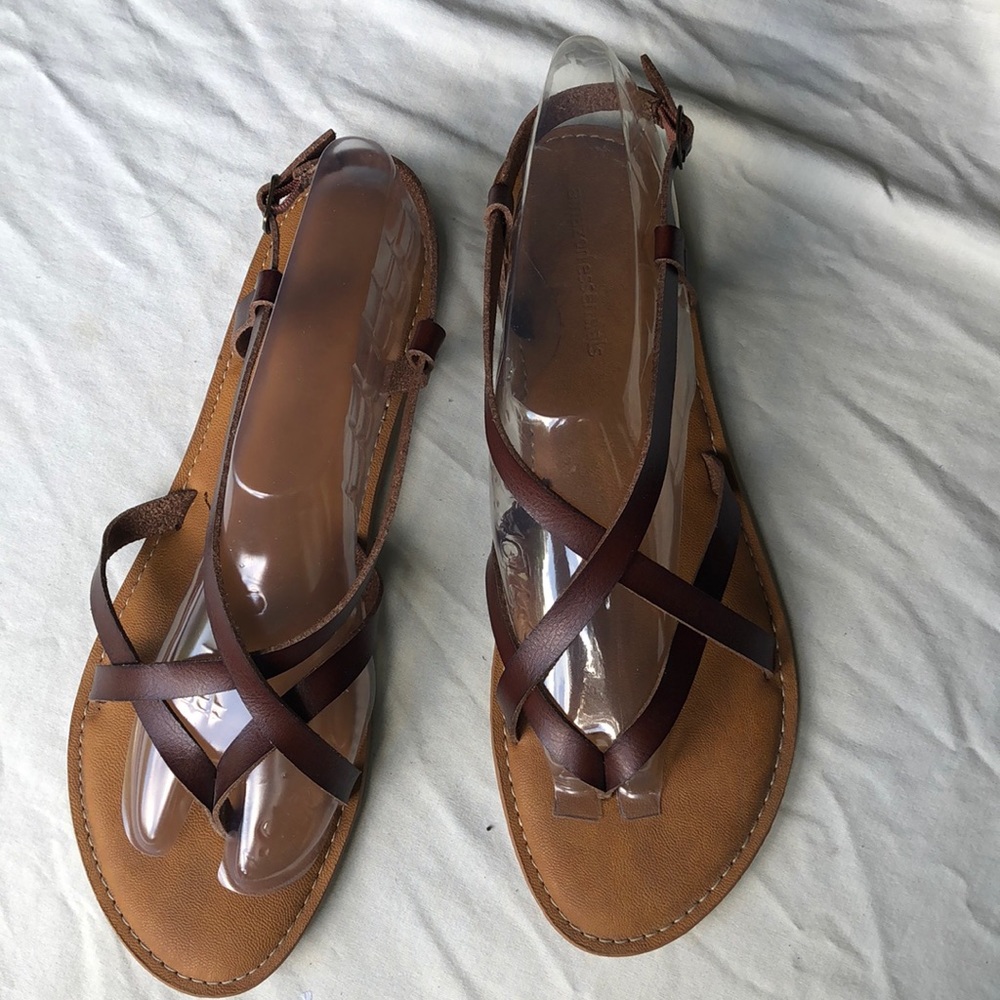 Traditional crisscross thong brown